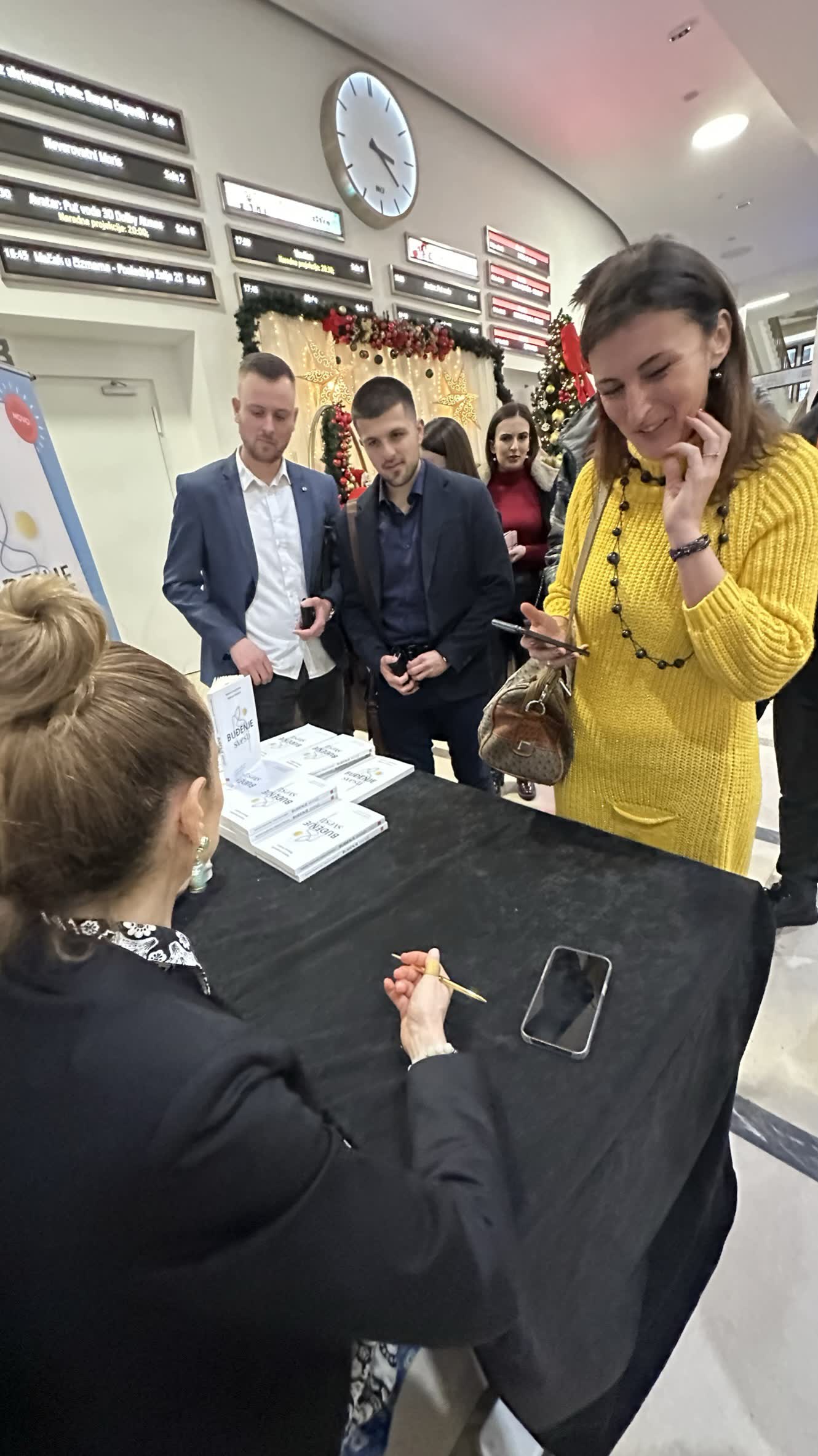 Guests at the Belgrade book promotion of Awakening Consciousness / Budjenje svesti