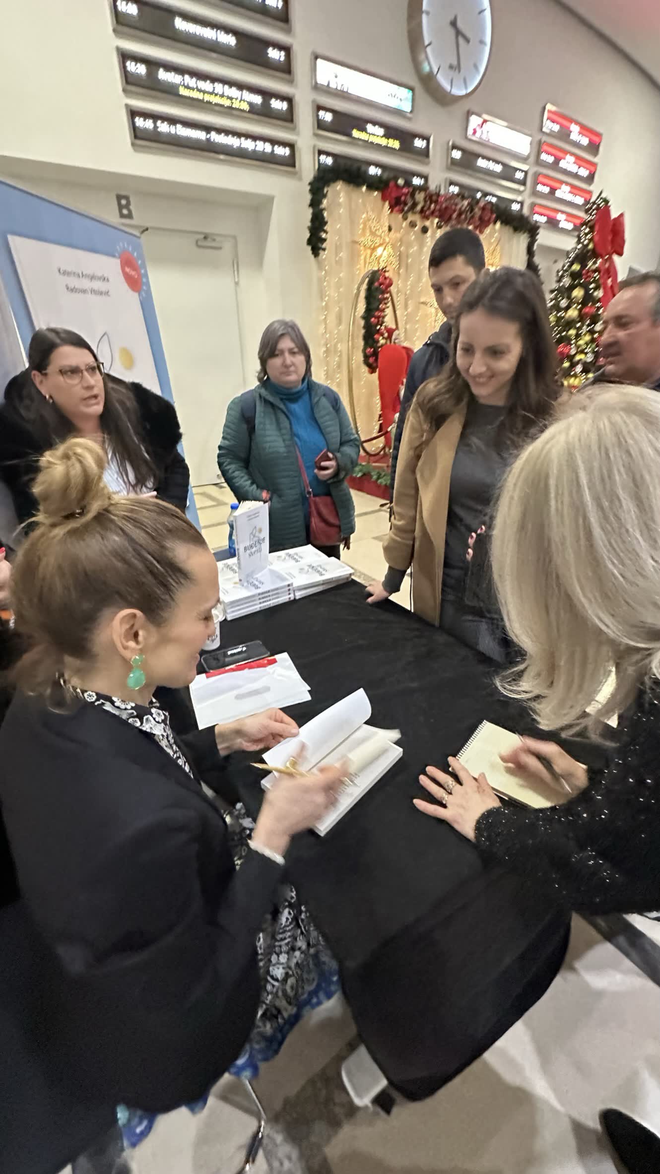 Guests at the Belgrade book promotion of Awakening Consciousness / Budjenje svesti