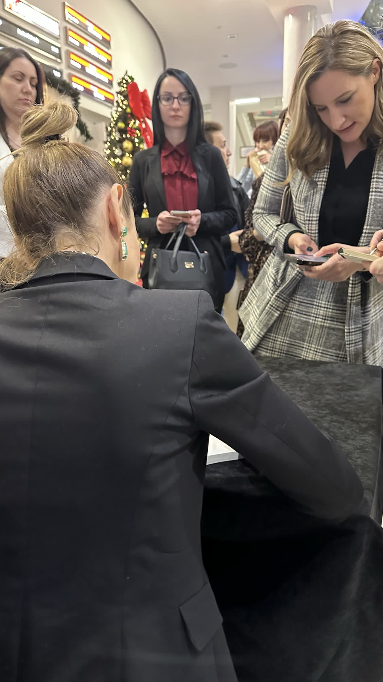 Guests at the Belgrade book promotion of Awakening Consciousness / Budjenje svesti