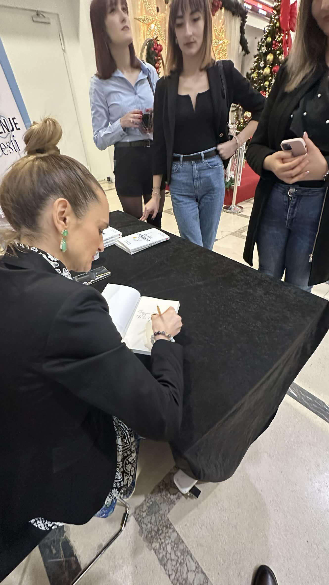 Guests at the Belgrade book promotion of Awakening Consciousness / Budjenje svesti